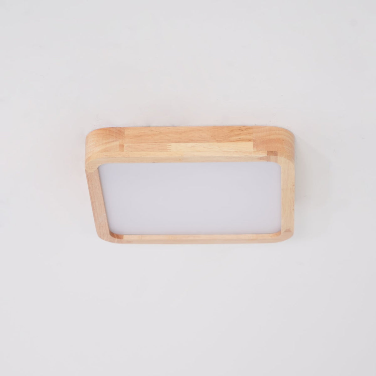 Plafoniera LED geometrica in legno a filo soffitto