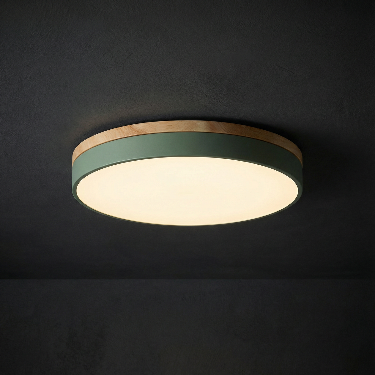 Plafoniera rotonda a filo soffitto con finitura in legno