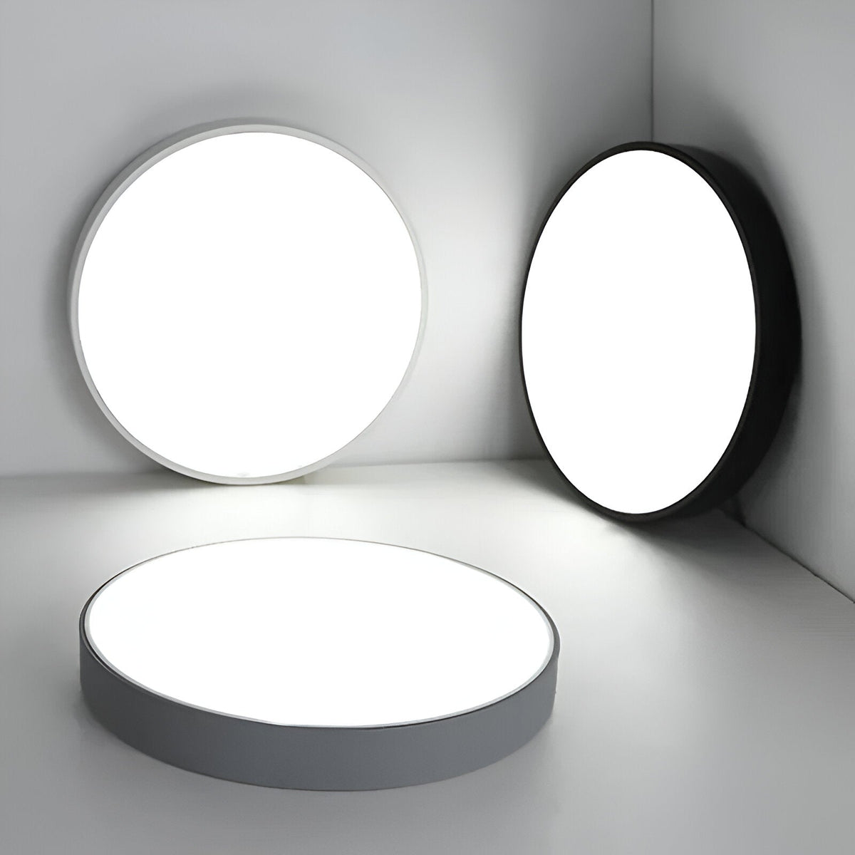 Plafoniera rotonda moderna con cornice sottile
