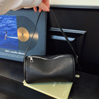 Pochette a tracolla con texture elegante