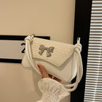 Pochette con fiocco e manico