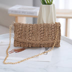 Pochette con tracolla a catena e chiusura macramè artigianale