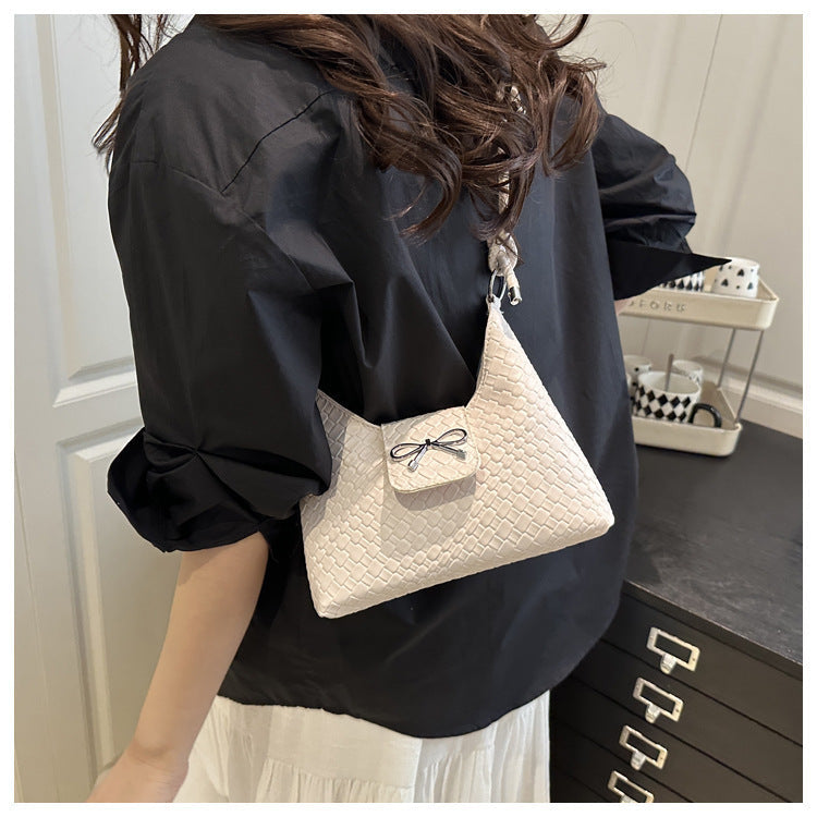 Pochette elegante con fiocco decorativo