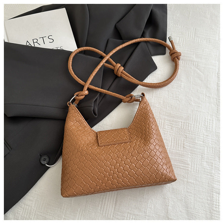 Pochette elegante con fiocco decorativo