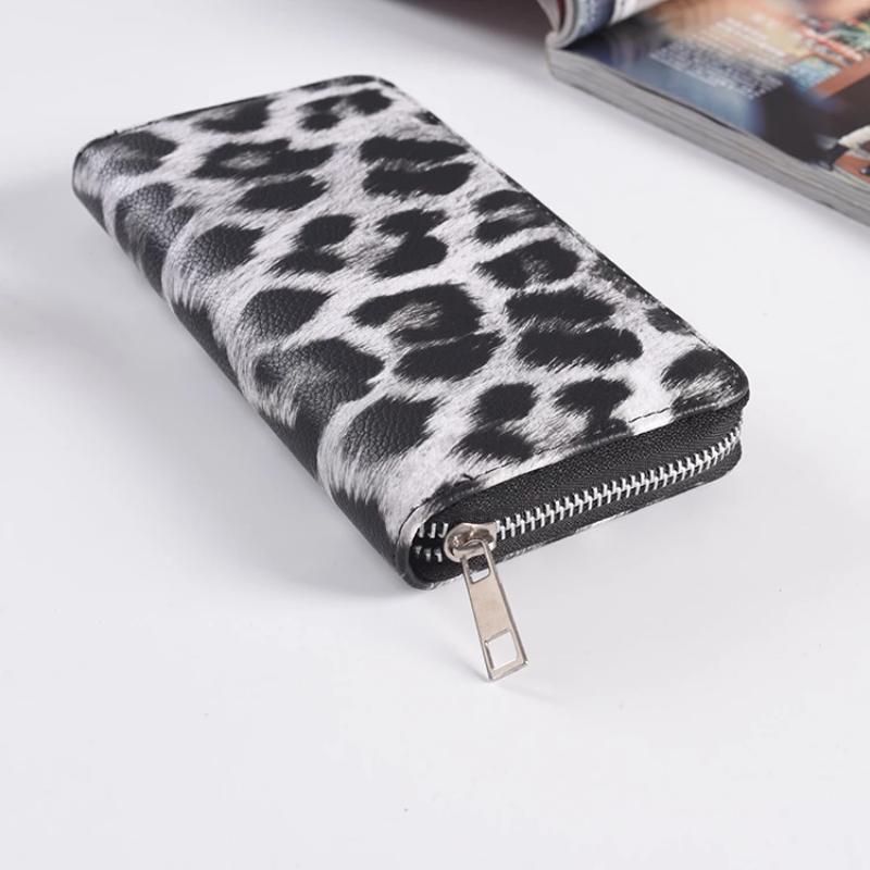 Portafoglio classico con fantasia leopardata per donna