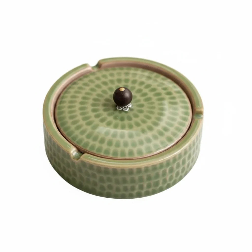 Posacenere in ceramica smaltata artigianale con coperchio in legno naturale