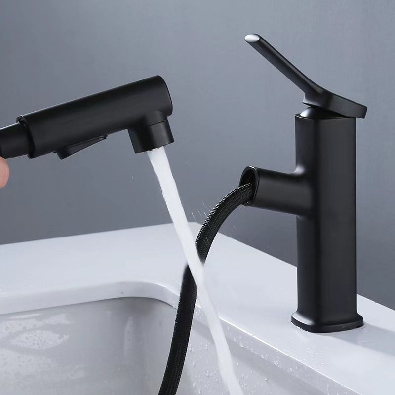 Rubinetto monocomando per lavabo con bocca estraibile e girevole