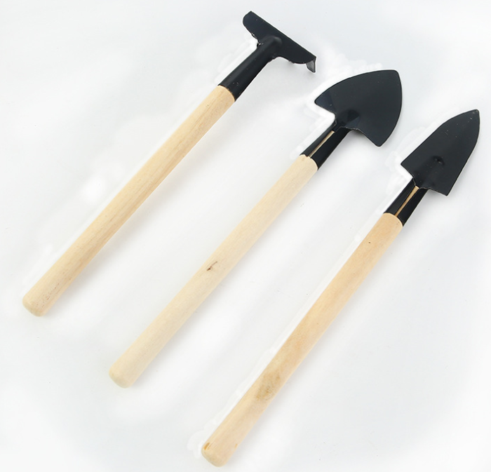 Set 3 attrezzi da giardino con manici in legno – paletta, rastrello e zappetta