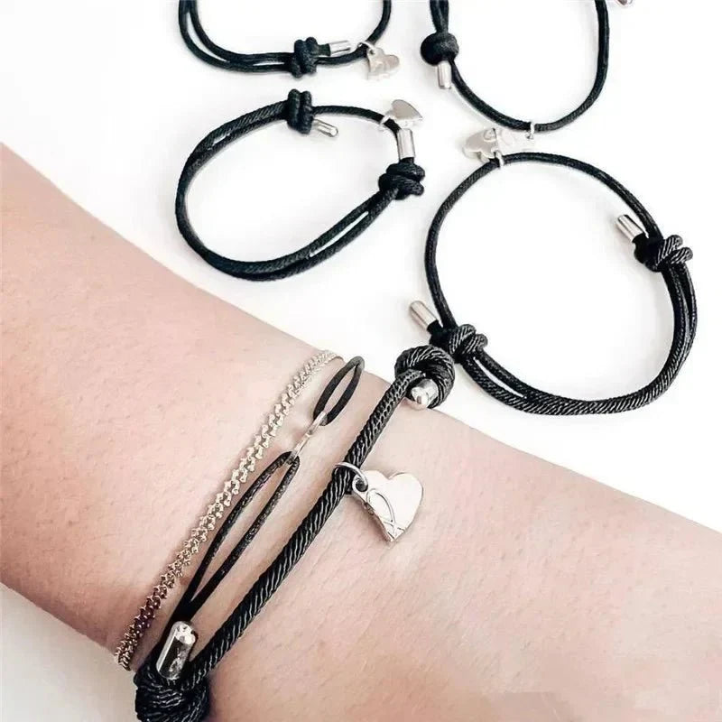 Set 4 bracelets magnetici con cuore in corda