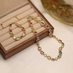 Set di gioielli con design geometrico moderno
