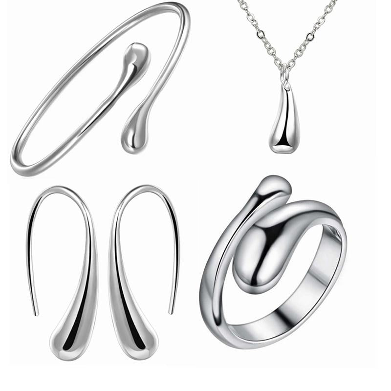 Set gioielli quattro pezzi con ciondolo anello