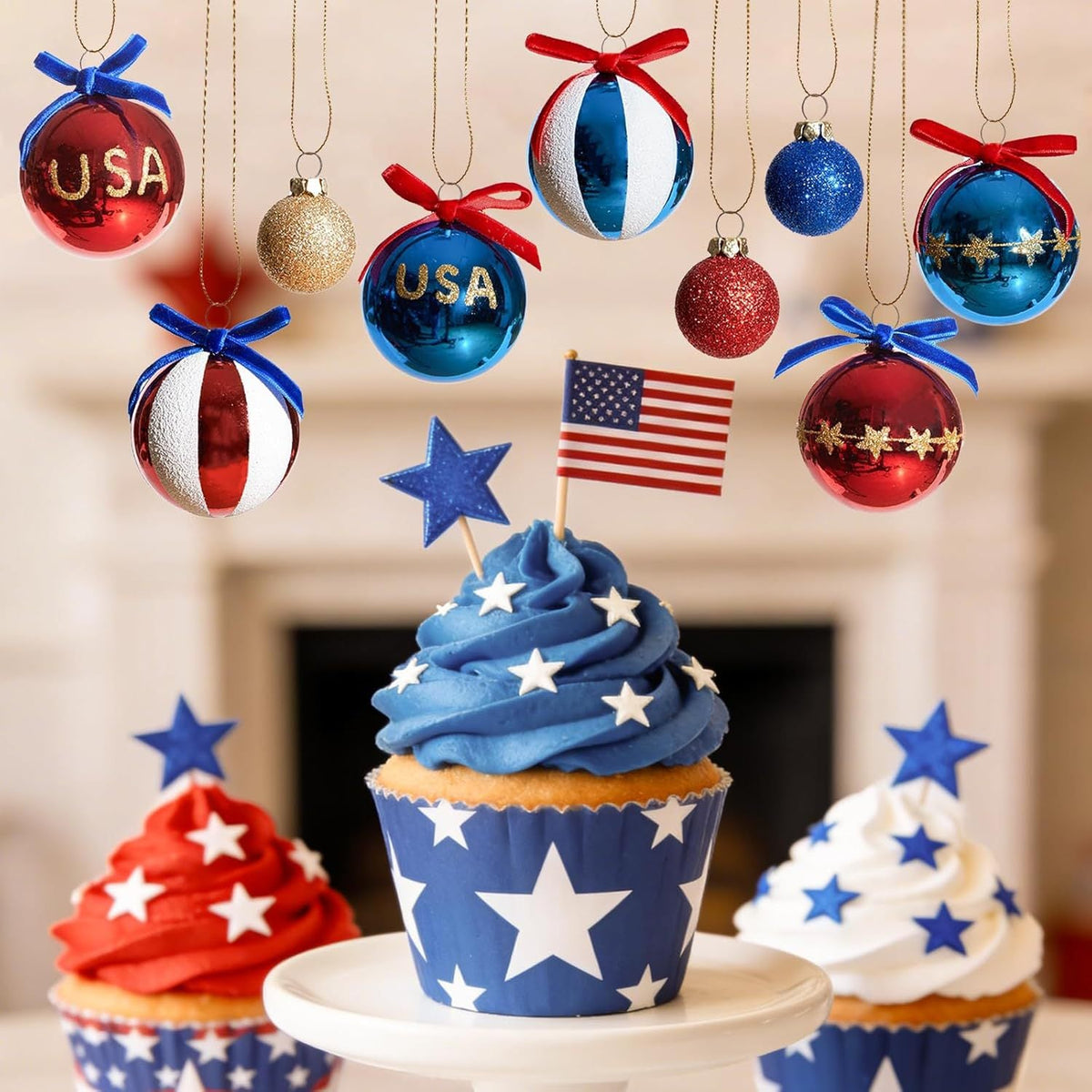 Set di palline natalizie patriottiche con glitter, superfici specchiate e fiocco decorativo