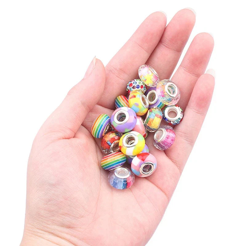 Set per braccialetti fai da te – ore creative con perline e ciondoli