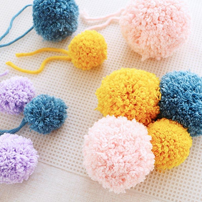 Set per creare pon pon con macchina per pompon