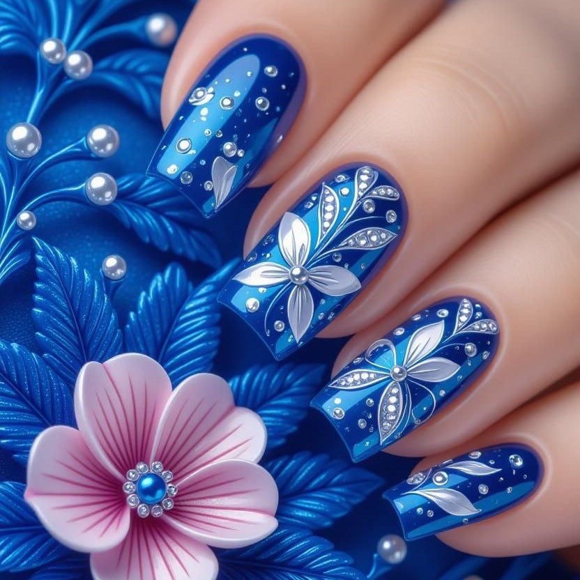 Set unghie artistiche con decorazioni floreali