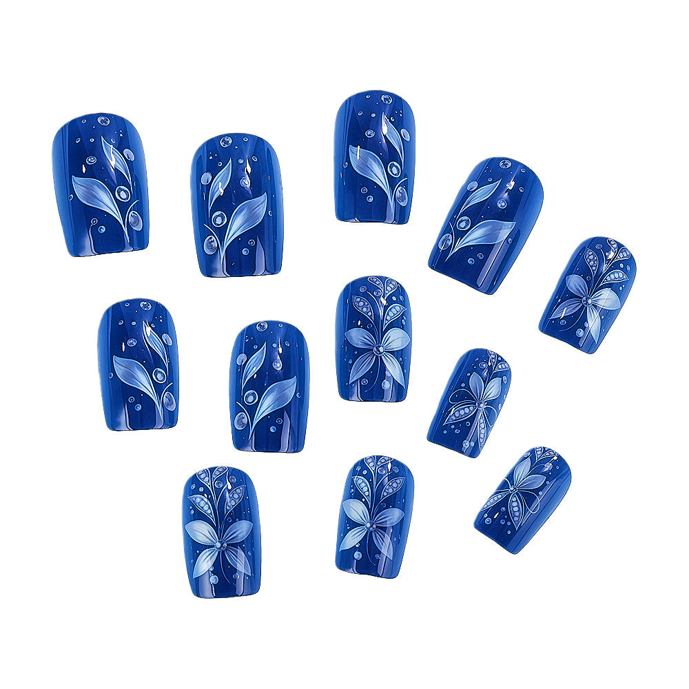 Set unghie artistiche con decorazioni floreali