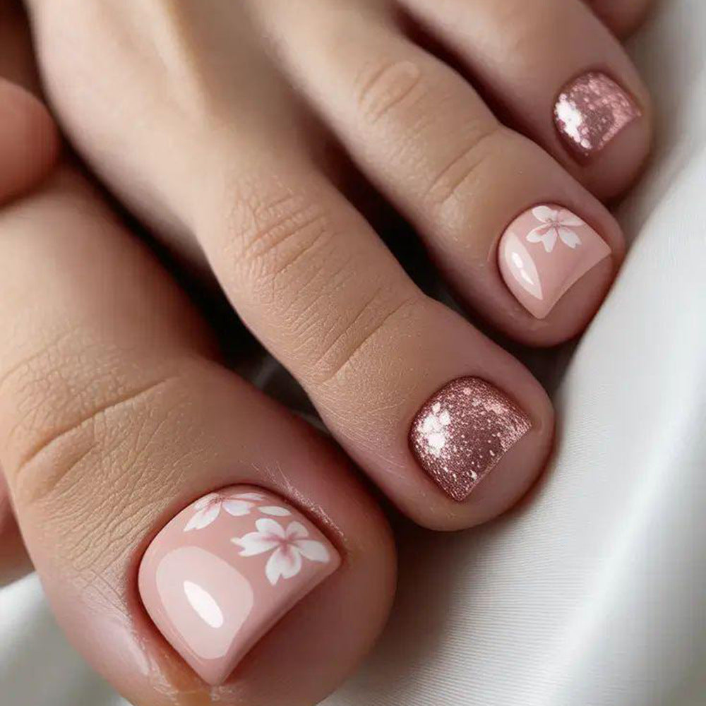 Set unghie finte con design floreale elegante e glitter