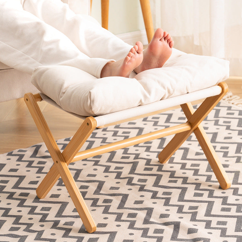 Sgabello pieghevole con seduta imbottita e struttura in legno