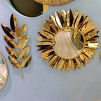 Specchio da parete decorativo con raggi solari