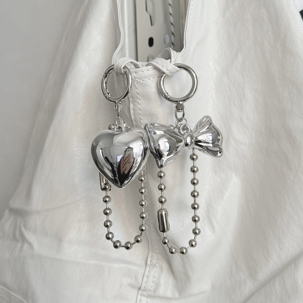Specchio decorativo con fiocco