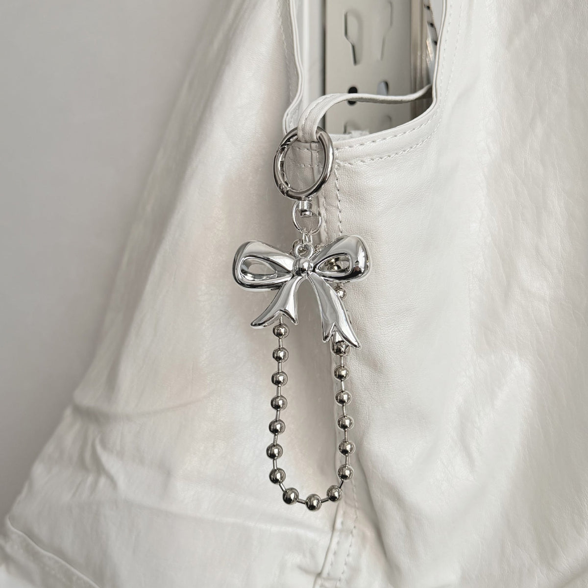 Specchio decorativo con fiocco