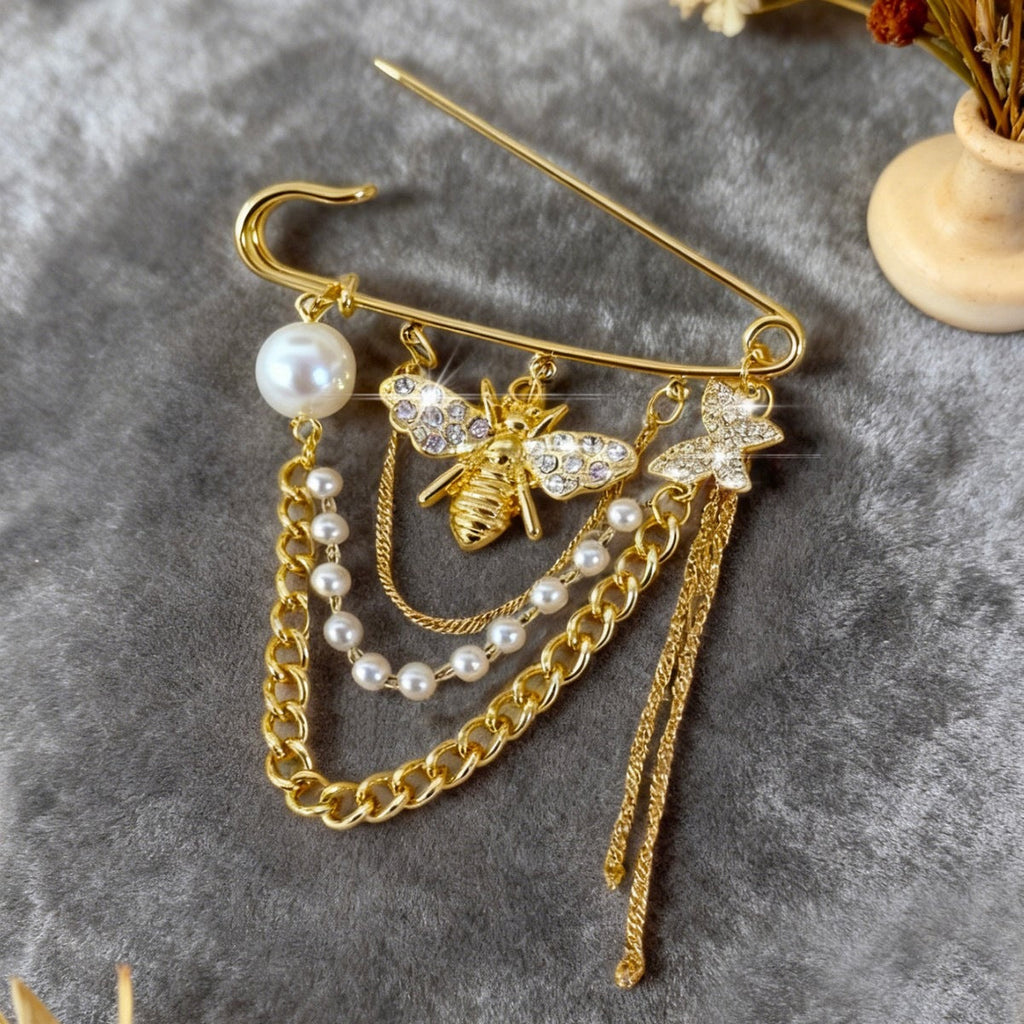 Spilla di sicurezza elegante con perle e cristalli