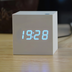 Sveglia LED digitale a cubo in legno