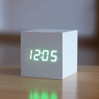 Sveglia LED digitale a cubo in legno