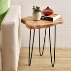 Tavolino in legno con bordo naturale