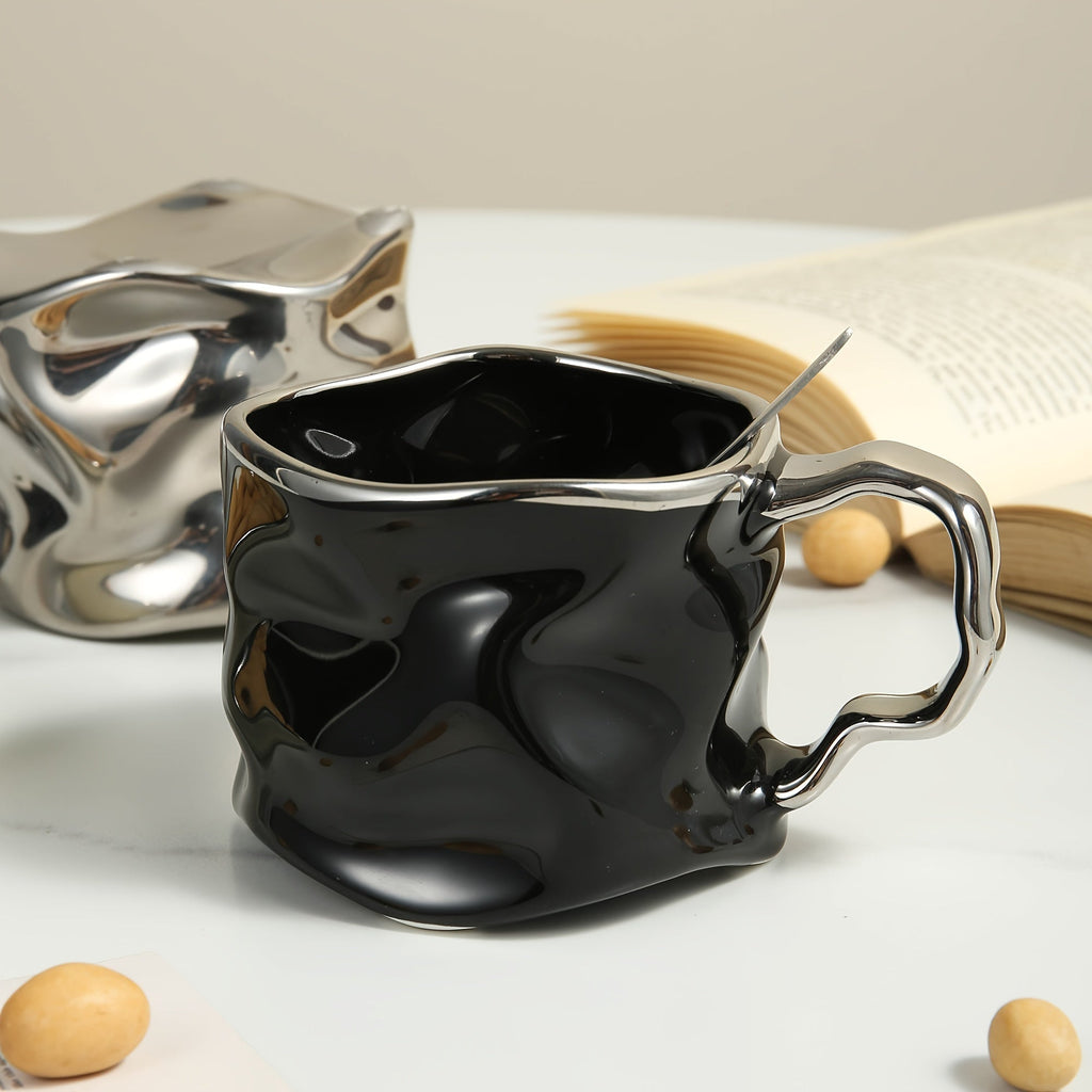 Tazza in ceramica CreArt con design artigianale stropicciato