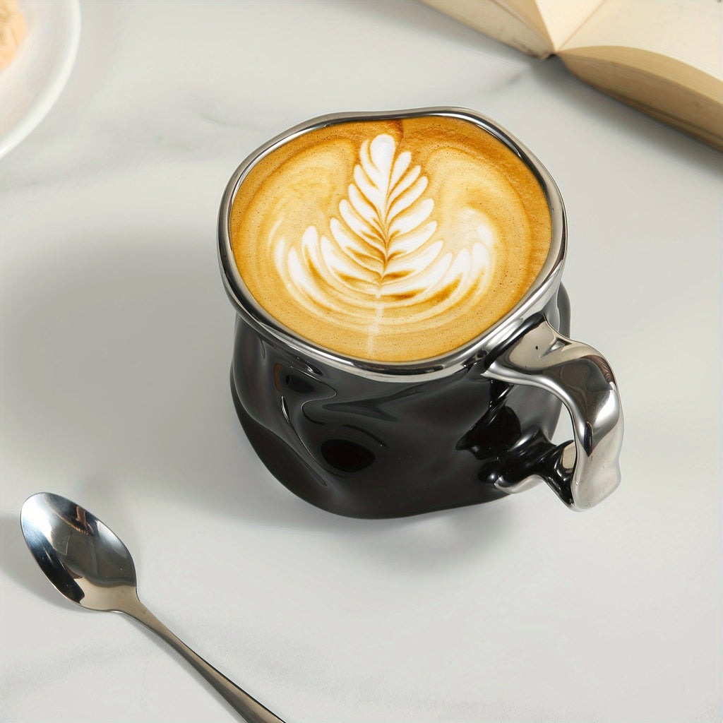 Tazza in ceramica CreArt con design artigianale stropicciato