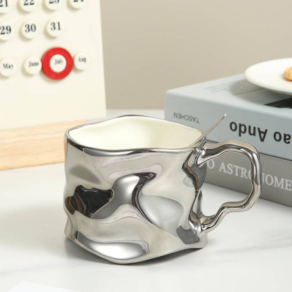 Tazza in ceramica CreArt con design artigianale stropicciato