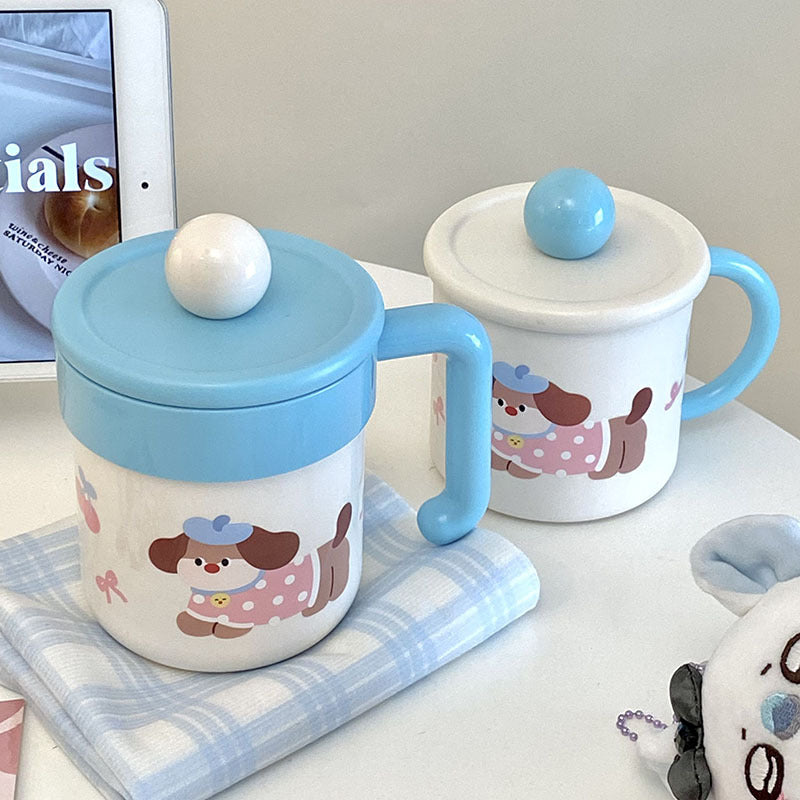 Tazza da caffè con cagnolino giocoso