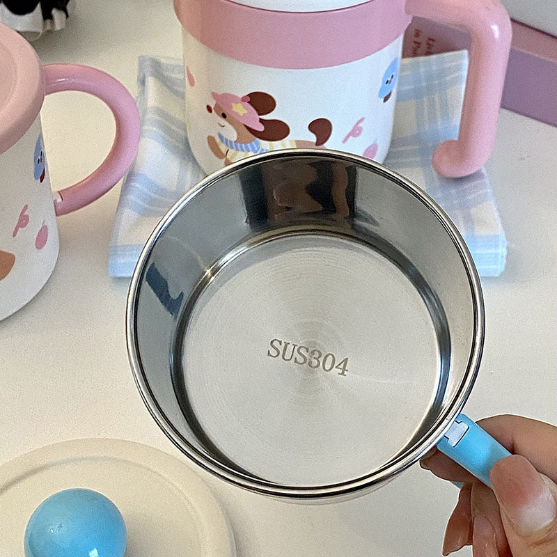 Tazza da caffè con cagnolino giocoso