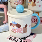 Tazza da caffè con cagnolino giocoso