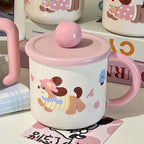 Tazza da caffè con cagnolino giocoso