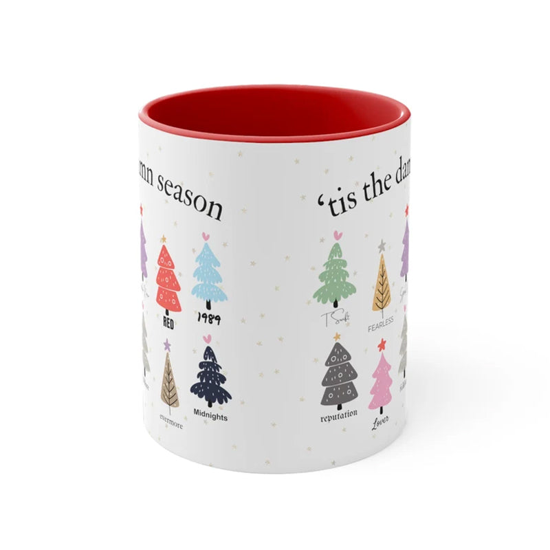 Tazza natalizia Tis The Damn Season con alberi di Natale ispirati agli album musicali