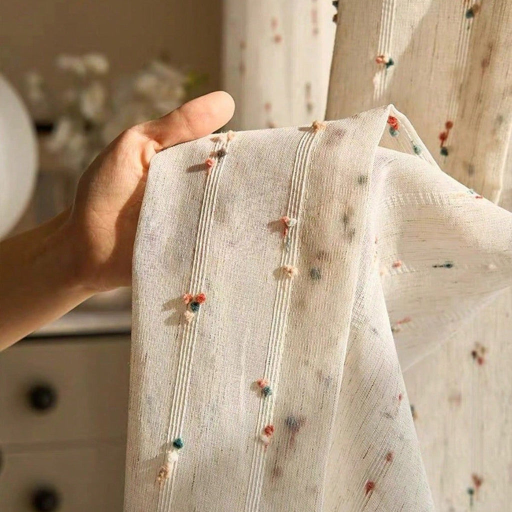 Tenda velata decorativa con ricami floreali