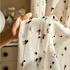 Tenda velata decorativa con ricami floreali
