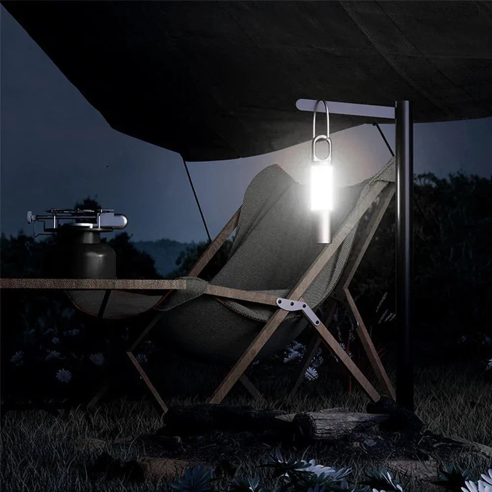 Torcia LED ricaricabile USB-C con filtri colorati per campeggio ed emergenze