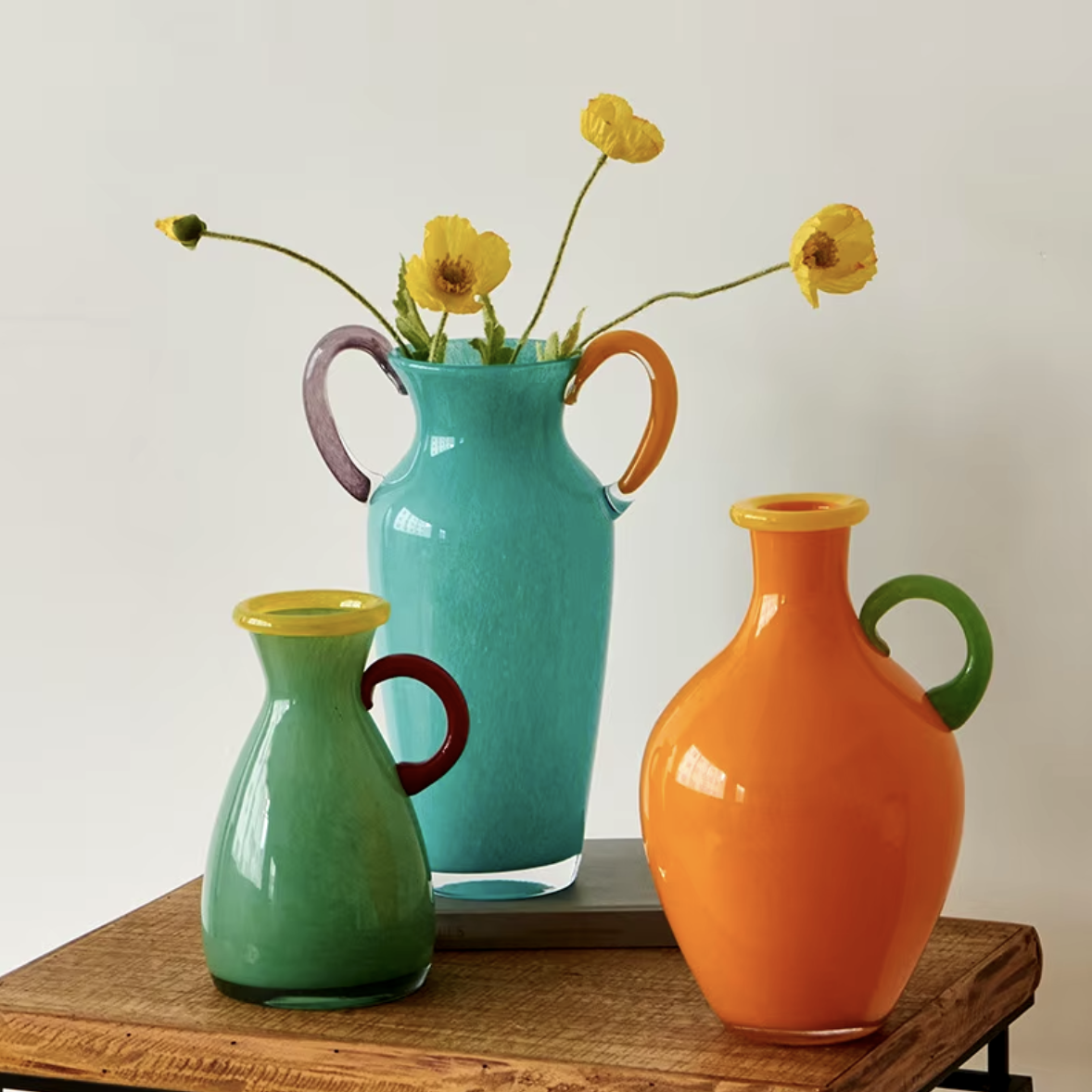 Vaso biauricolare in vetro colorato stile vintage