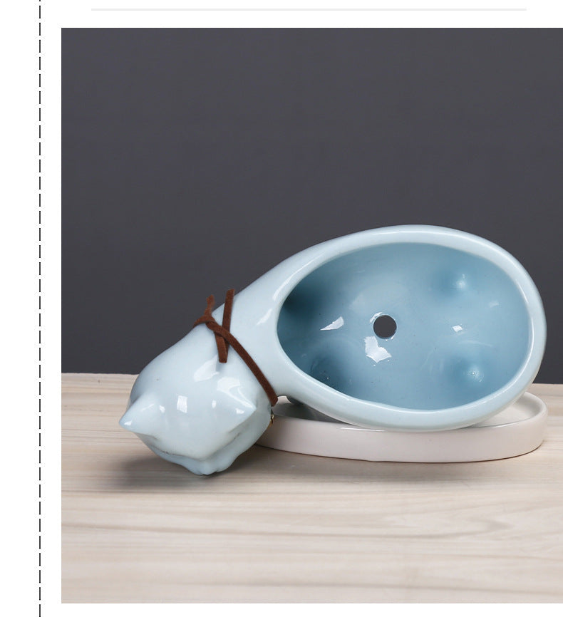 Vaso in ceramica a forma di gatto che si alza