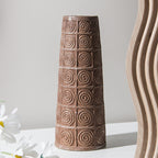 Vaso decorativo in ceramica con motivi a spirale