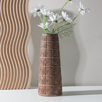 Vaso decorativo in ceramica con motivi a spirale