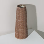 Vaso decorativo in ceramica con motivi a spirale