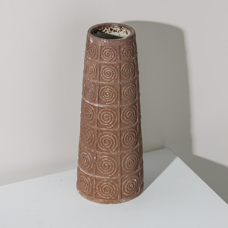 Vaso decorativo in ceramica con motivi a spirale