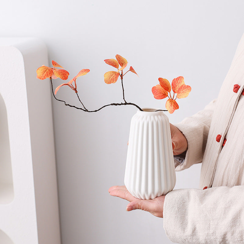 Vaso decorativo in ceramica con texture a coste