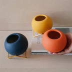 Vaso in ceramica con supporto in metallo – colori vivaci