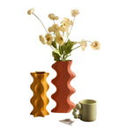 Vaso in ceramica elegante per composizioni floreali