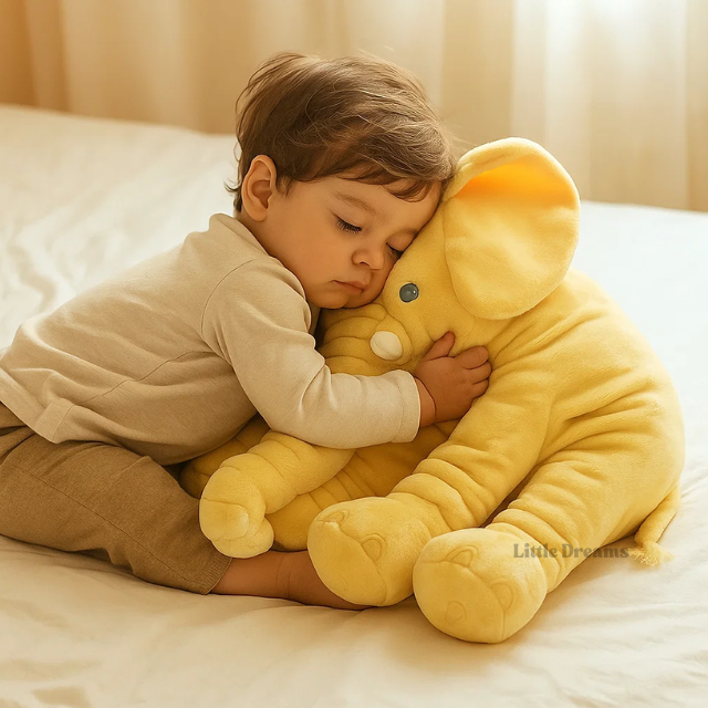 Cuscino elefante peluche grigio utilizzato per il tummy time del neonato